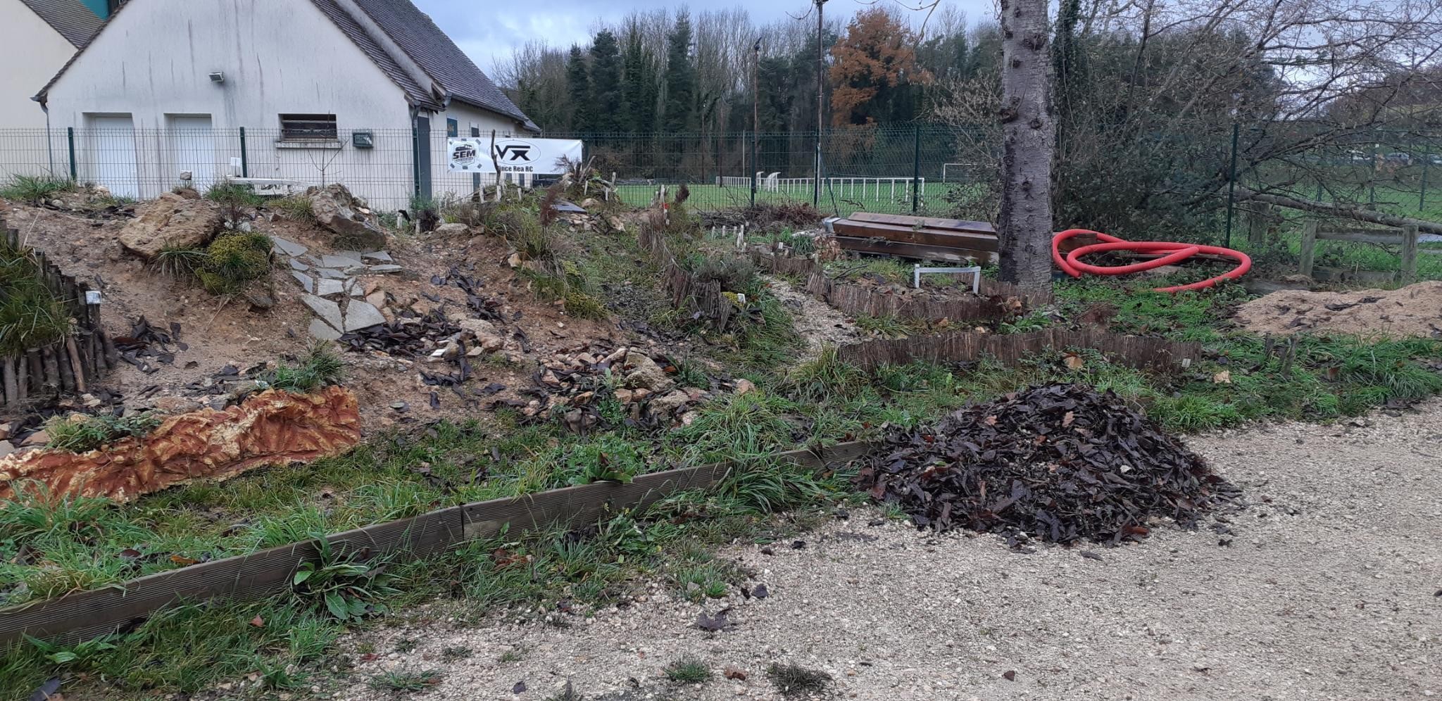 Ramassage de feuilles par Olivier.