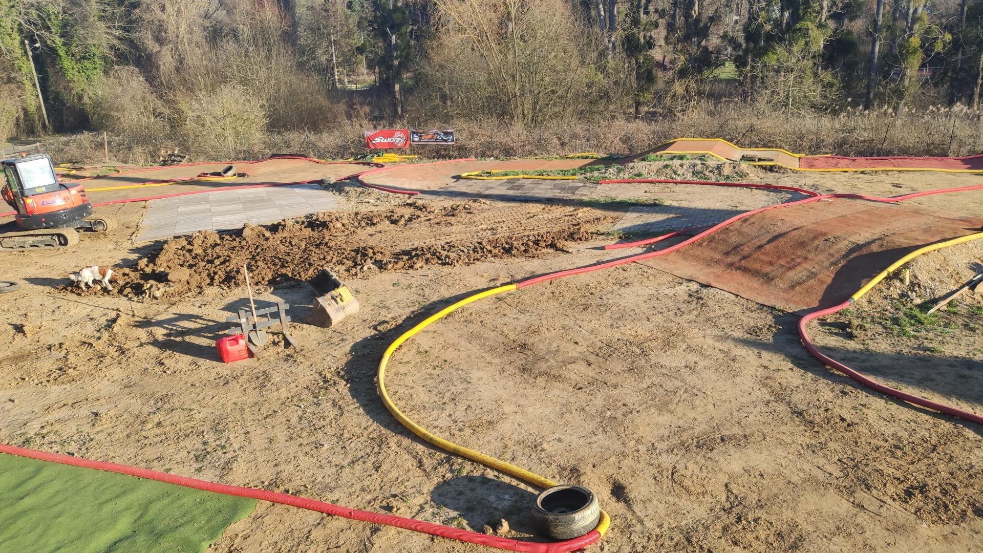 Virage devant le podium