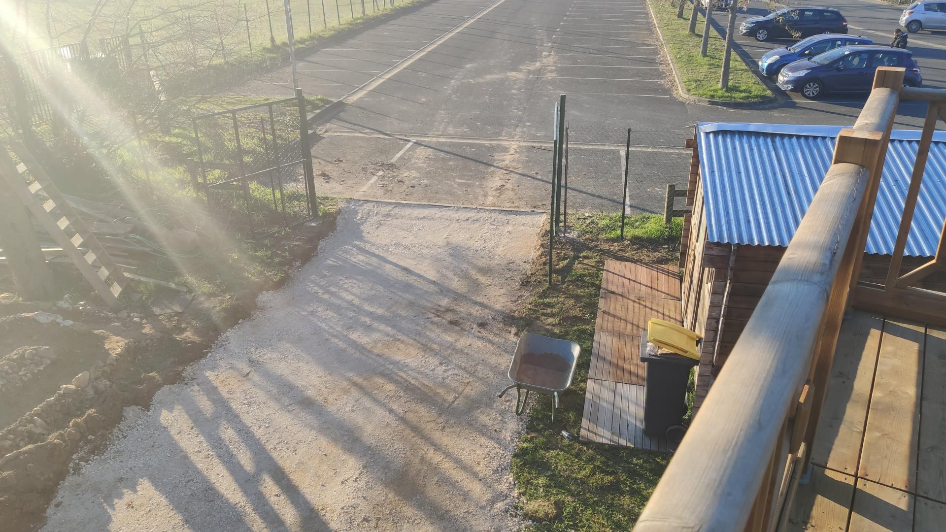 La grave a été mise en place et tassée.